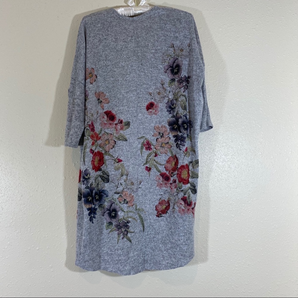 Long Line Floral Cardigan Gray Floral NWOT 3/4 Sleeve Small Open Sweater Top - Picture 5 of 5
